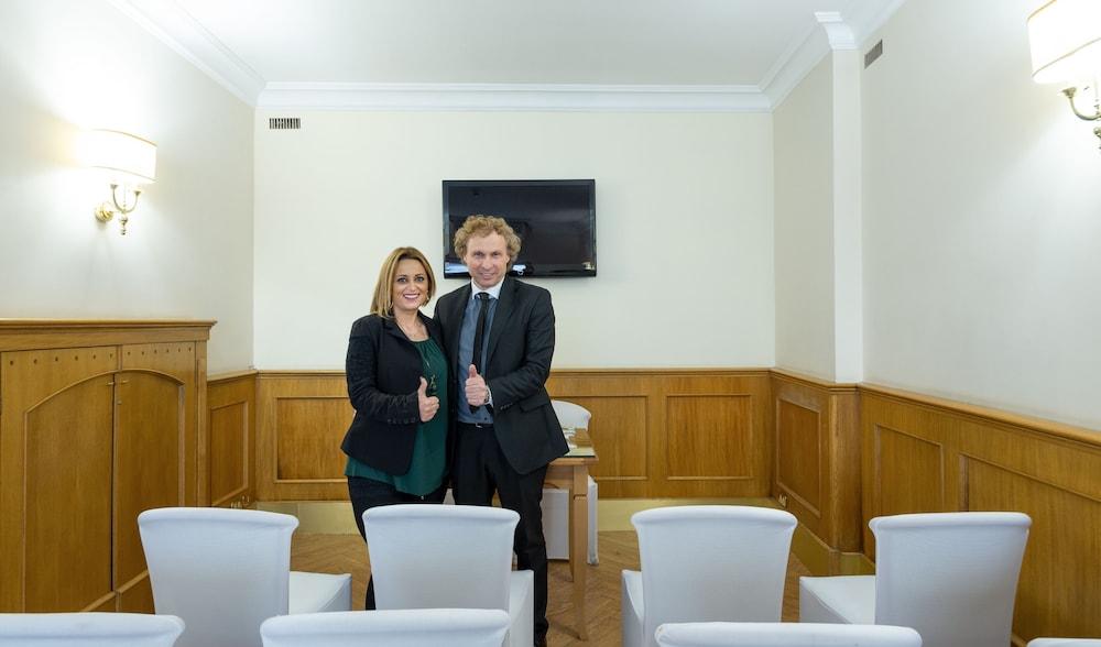 Hotel Leopardi Наполи Екстериор снимка