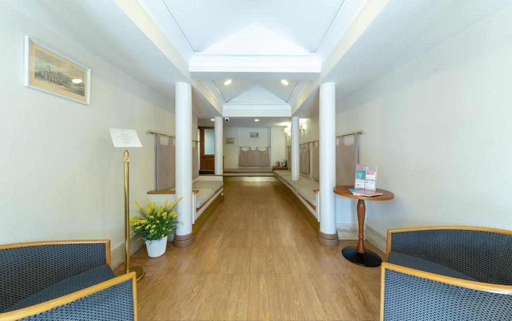 Hotel Leopardi Наполи Екстериор снимка