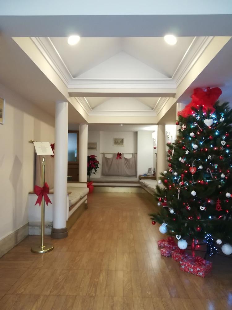 Hotel Leopardi Наполи Екстериор снимка