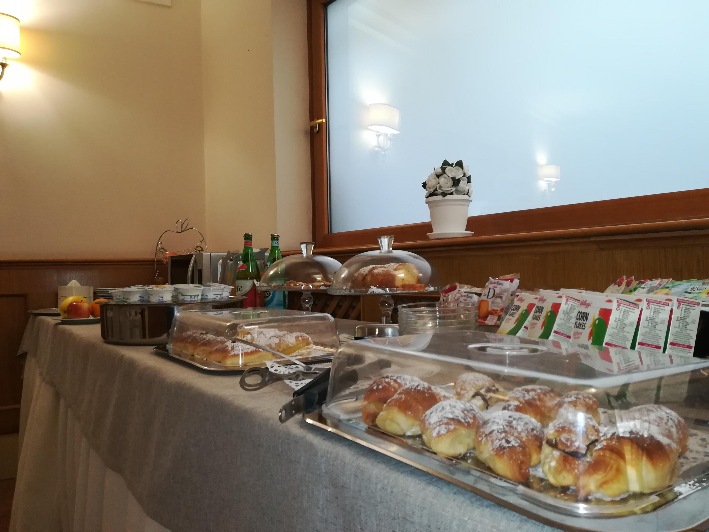 Hotel Leopardi Наполи Екстериор снимка