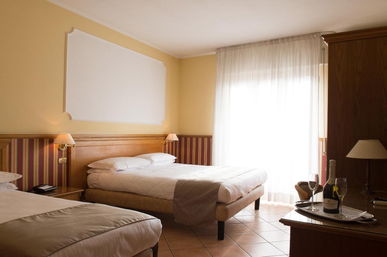 Hotel Leopardi Наполи Екстериор снимка