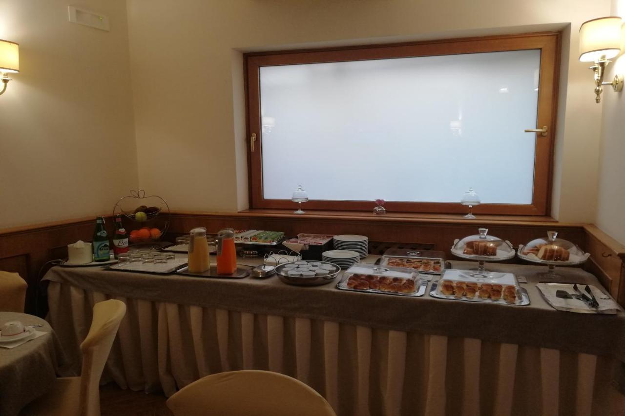 Hotel Leopardi Наполи Екстериор снимка