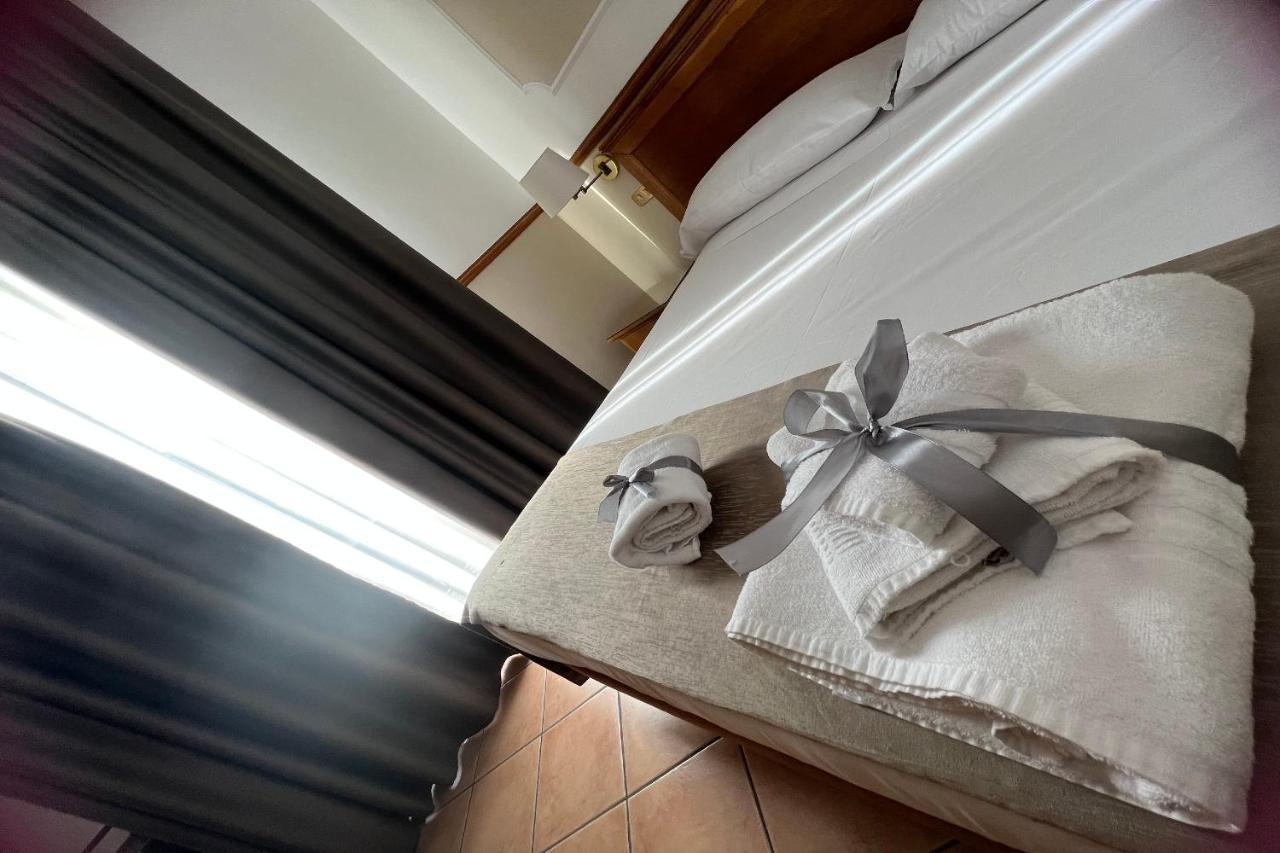 Hotel Leopardi Наполи Екстериор снимка