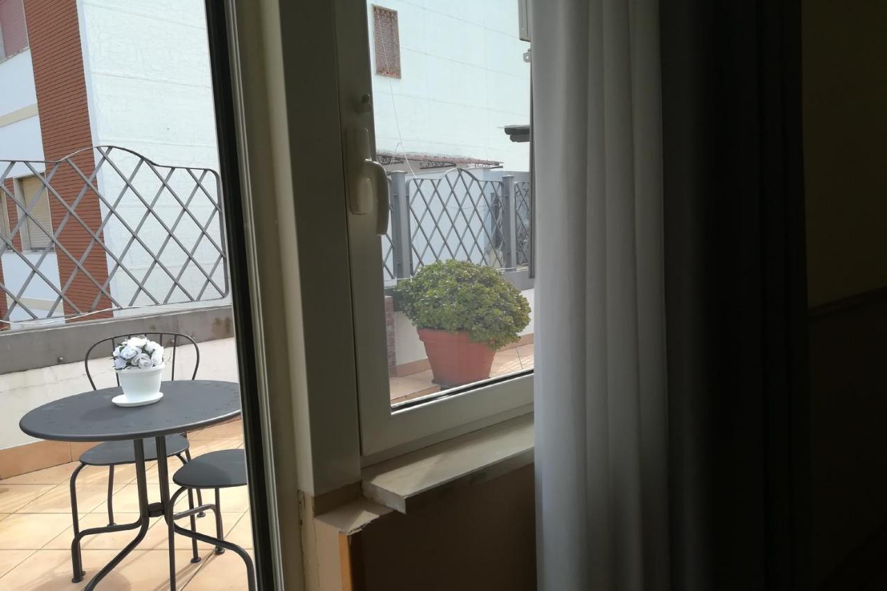 Hotel Leopardi Наполи Екстериор снимка