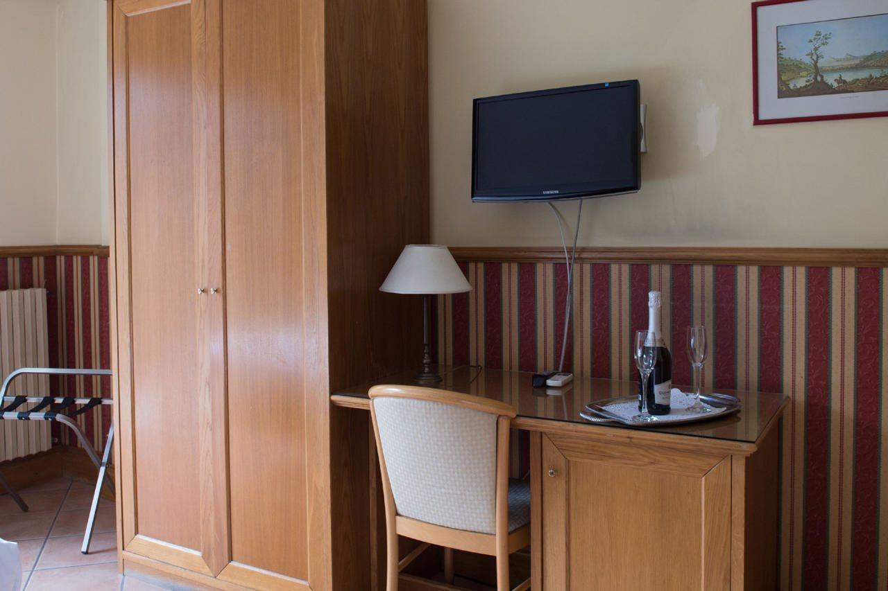 Hotel Leopardi Наполи Екстериор снимка
