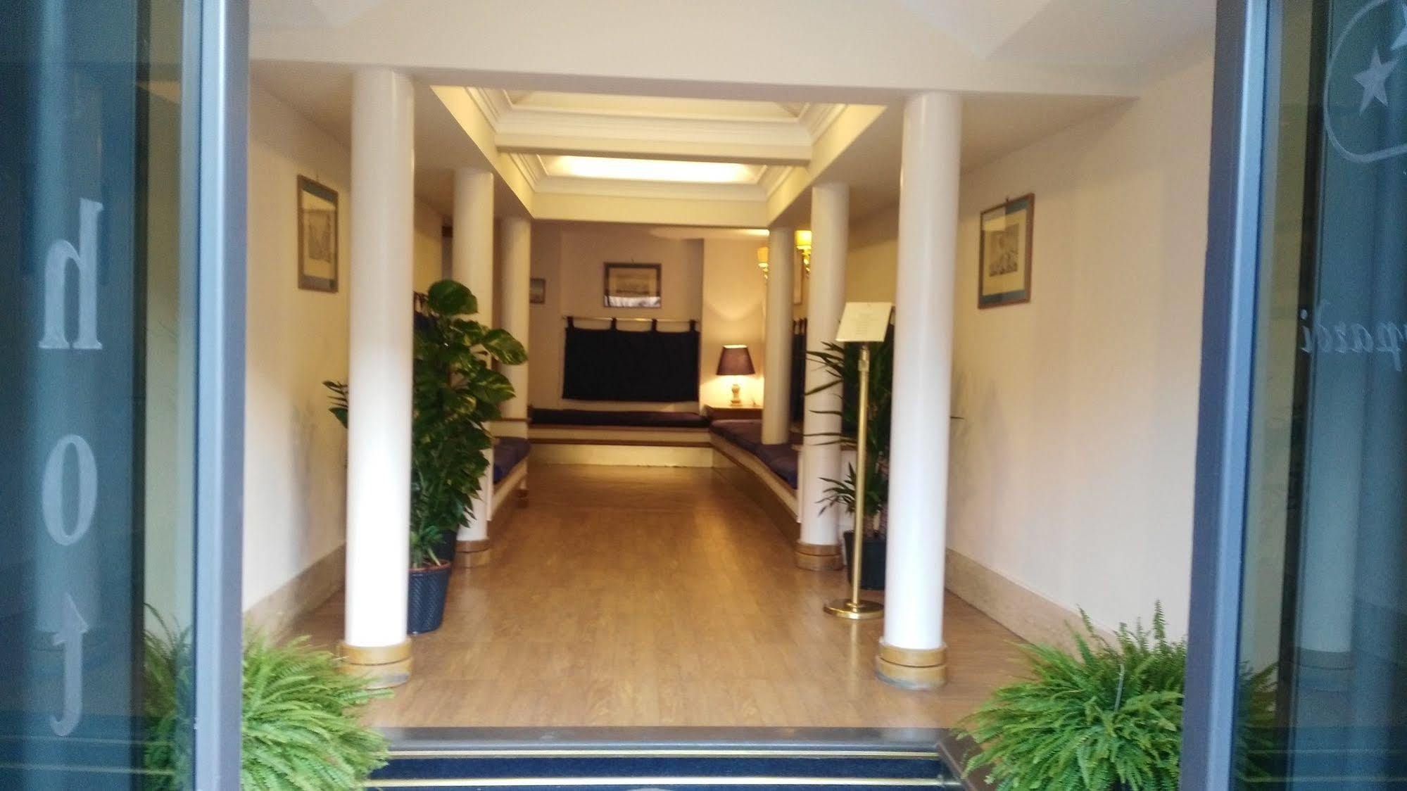 Hotel Leopardi Наполи Екстериор снимка