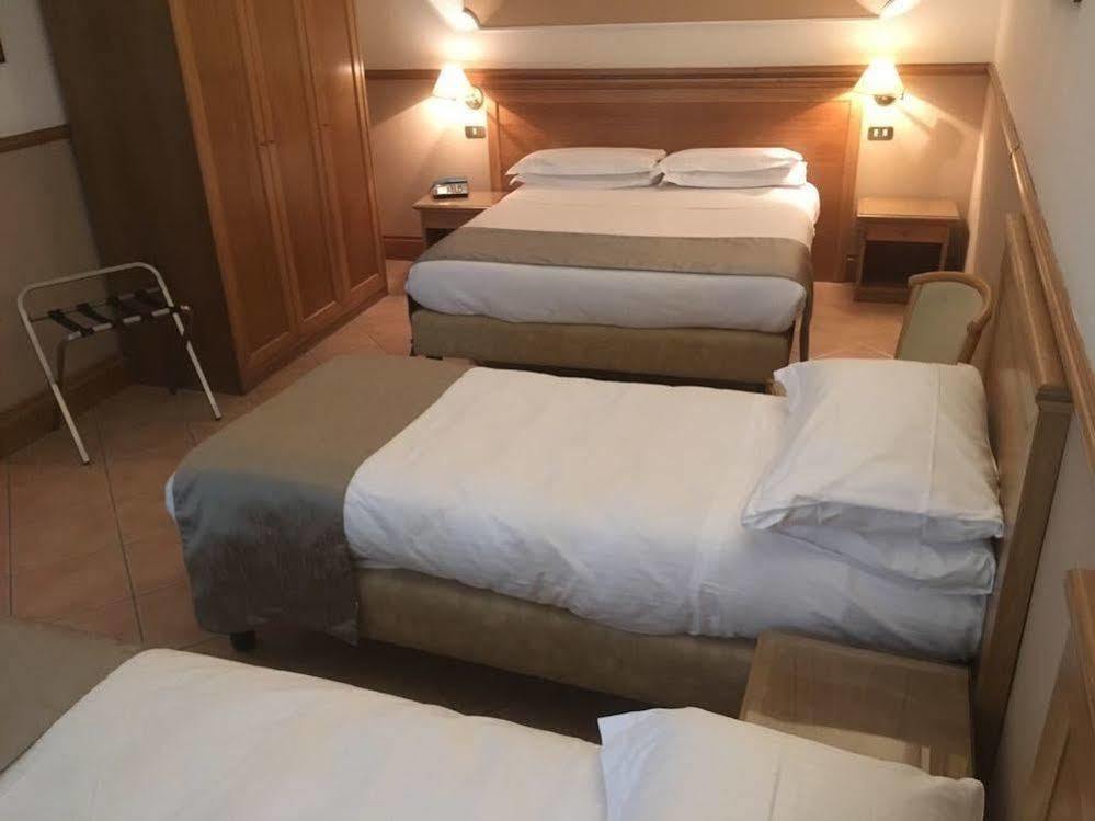 Hotel Leopardi Наполи Екстериор снимка